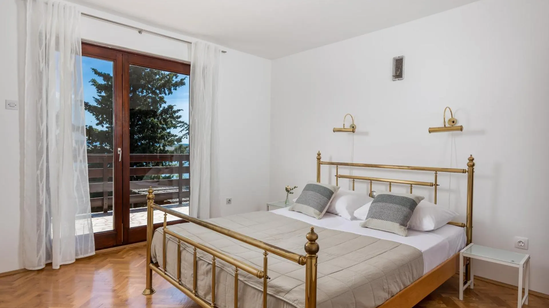 Villa Pinia Holiday Home With A Pool
