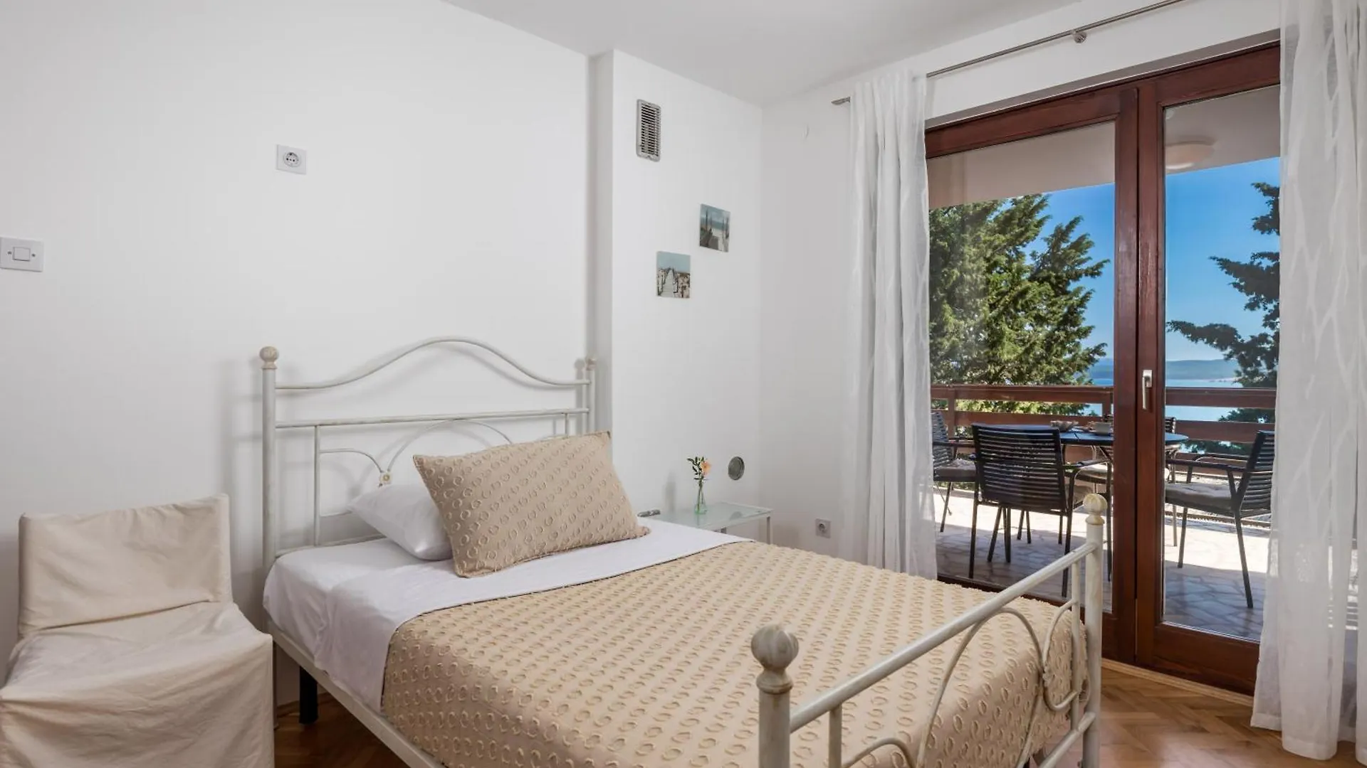 Villa Pinia Holiday Home With A Pool
